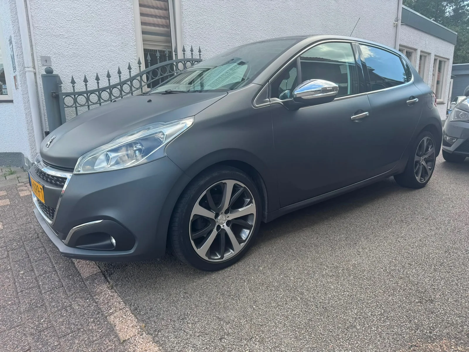 Peugeot 208 (2015) — foto 1