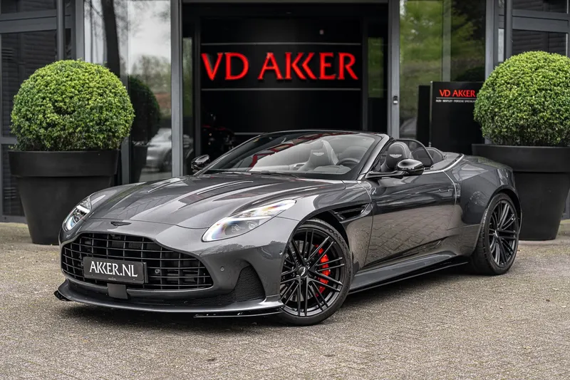 Aston Martin DB12 (2025)