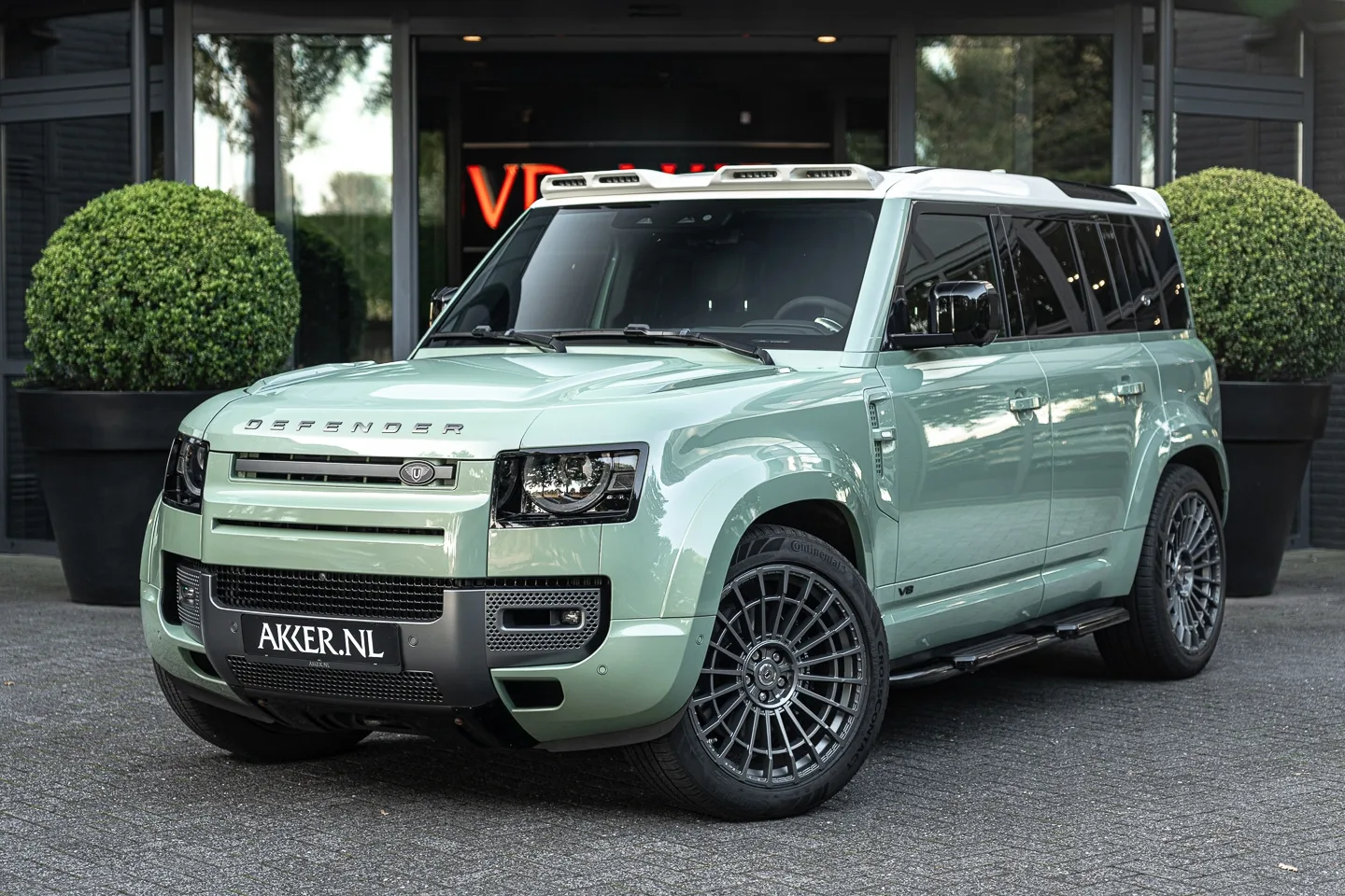 Land Rover Defender (2022) — foto 1