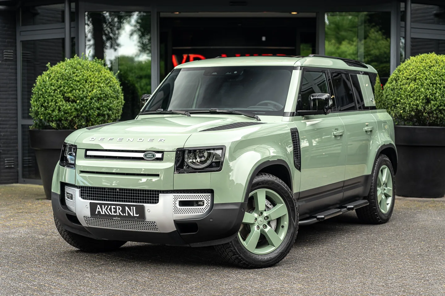 Land Rover Defender (2025) — foto 1