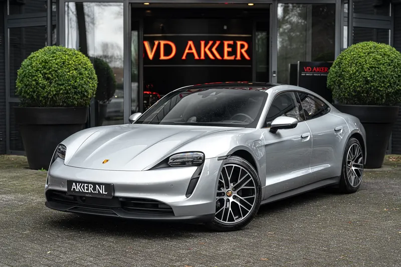 Porsche Taycan (2023)