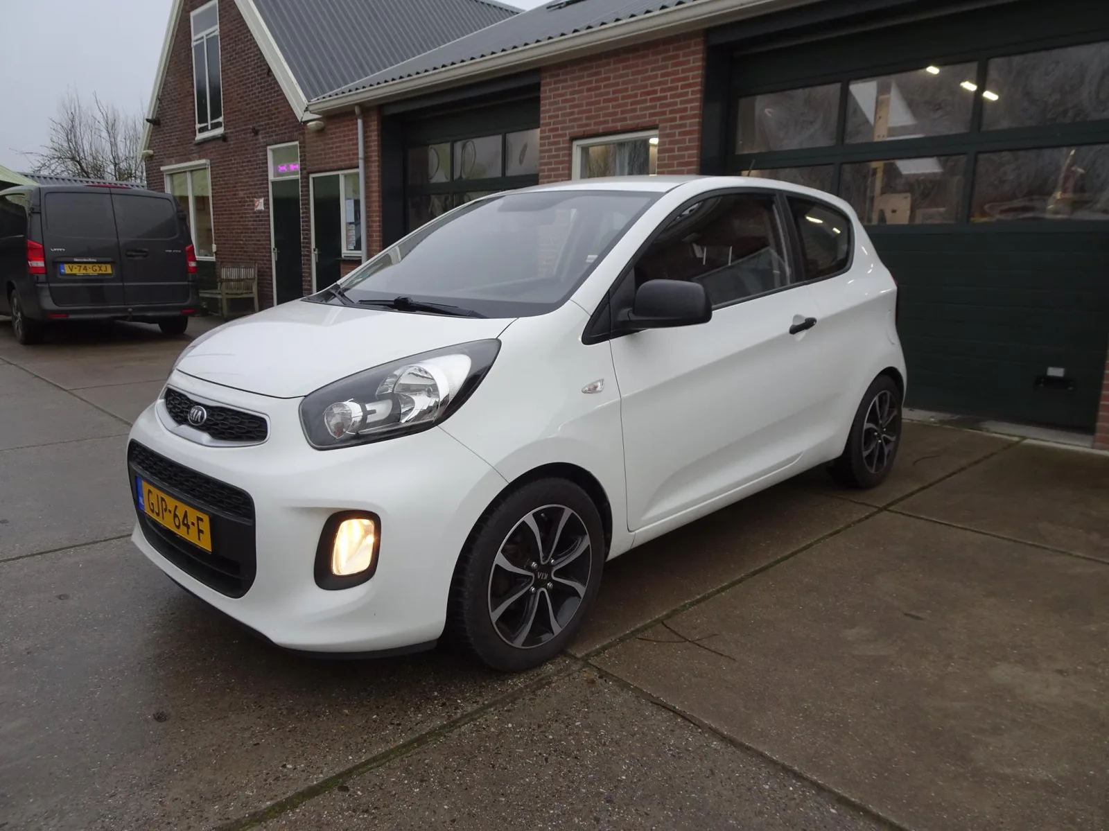 Kia Picanto (2016) — foto 1