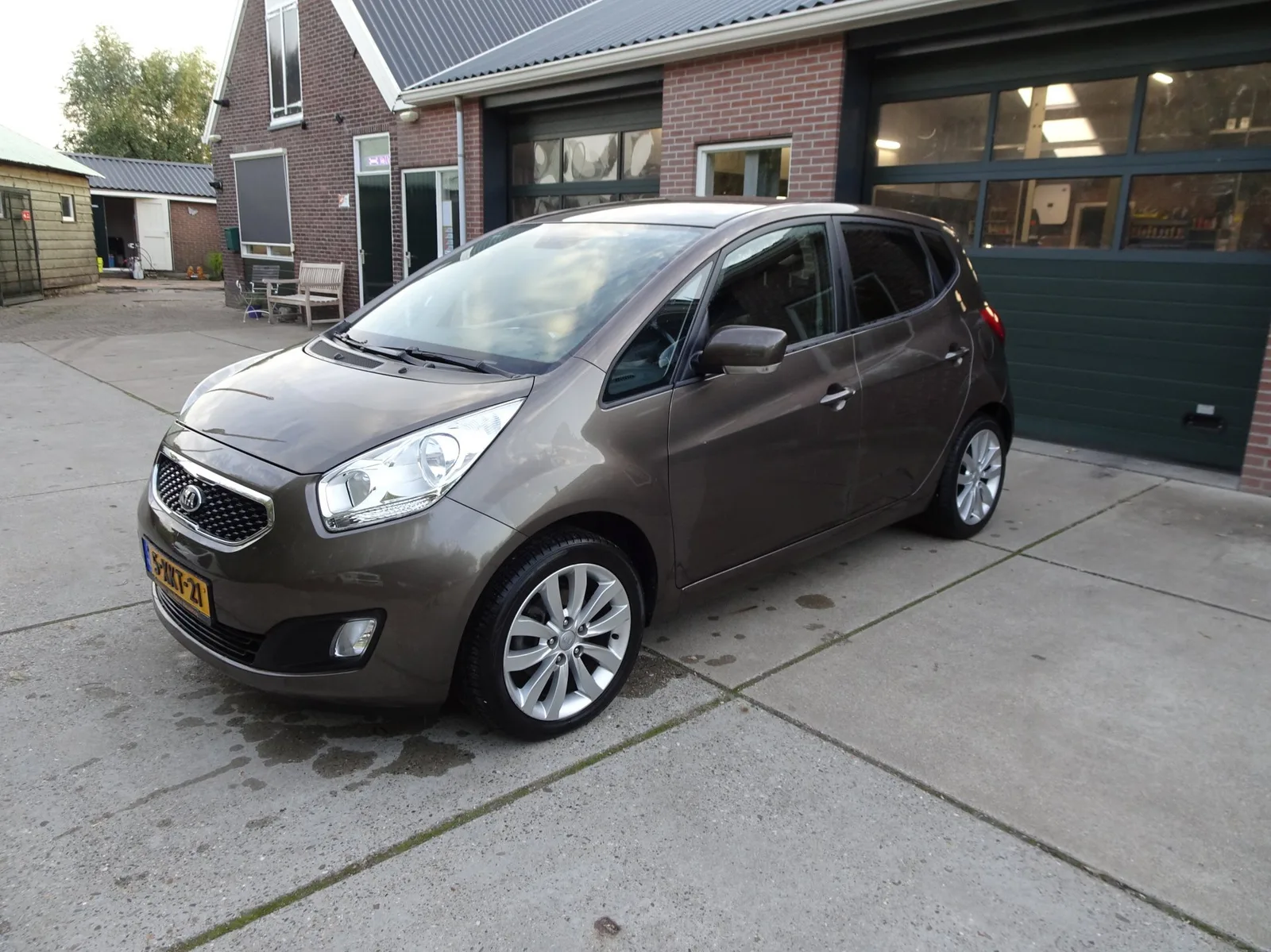Kia Venga (2014) — foto 1