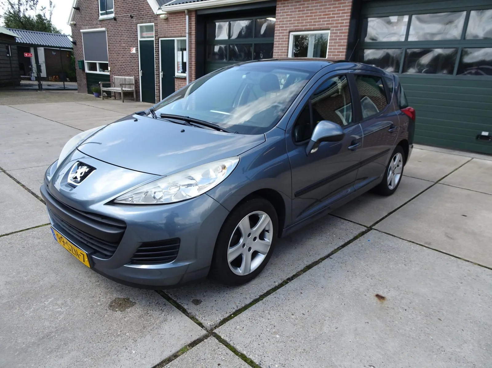 Peugeot 207 (2011) — foto 1