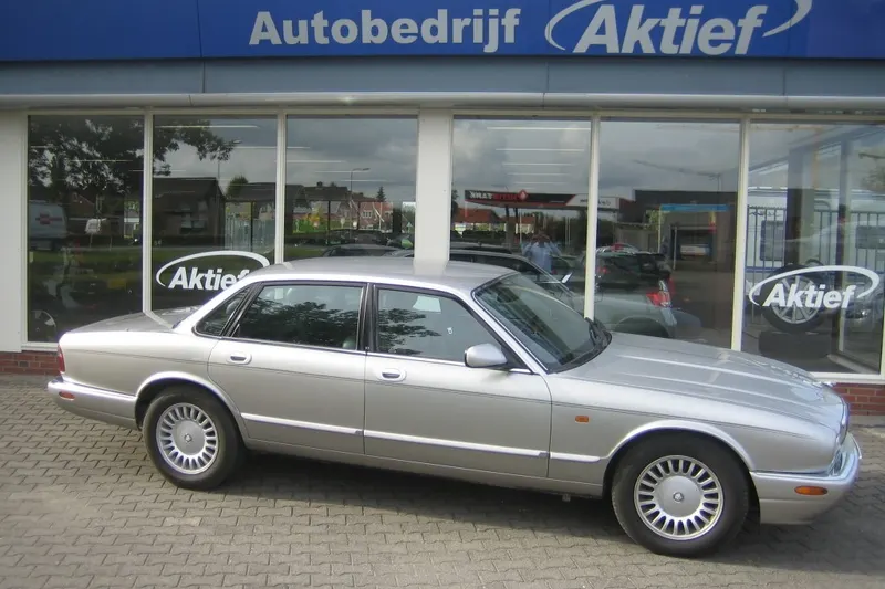 Jaguar XJ (1999)