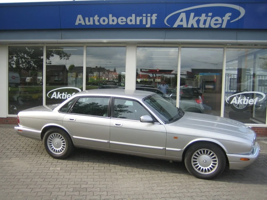 Jaguar XJ (1999) — foto 1