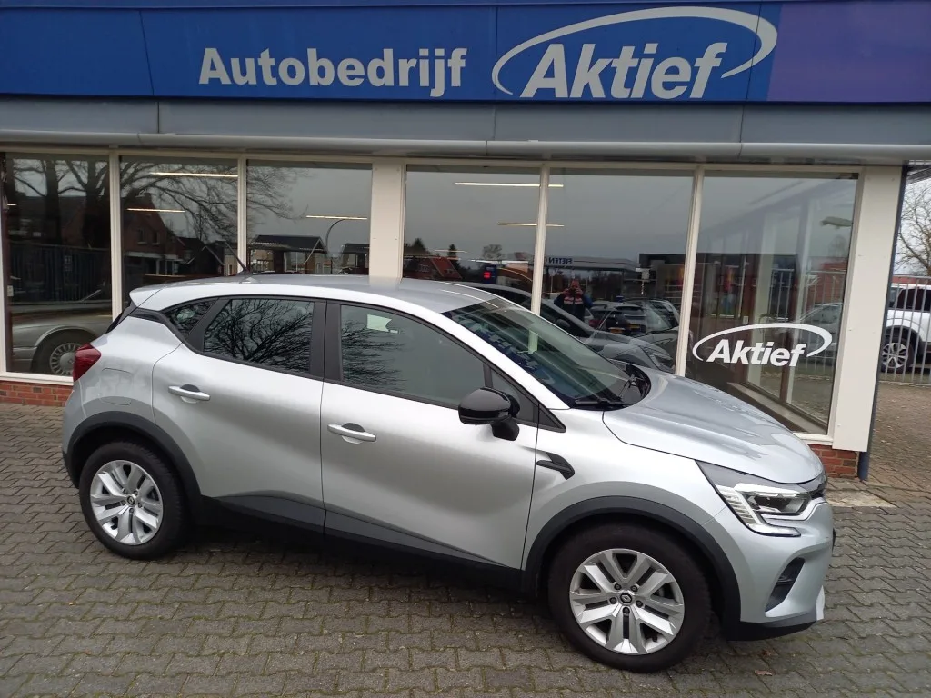 Renault Captur (2023) — foto 1