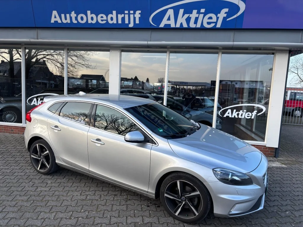 Volvo V40 (2016) — foto 1