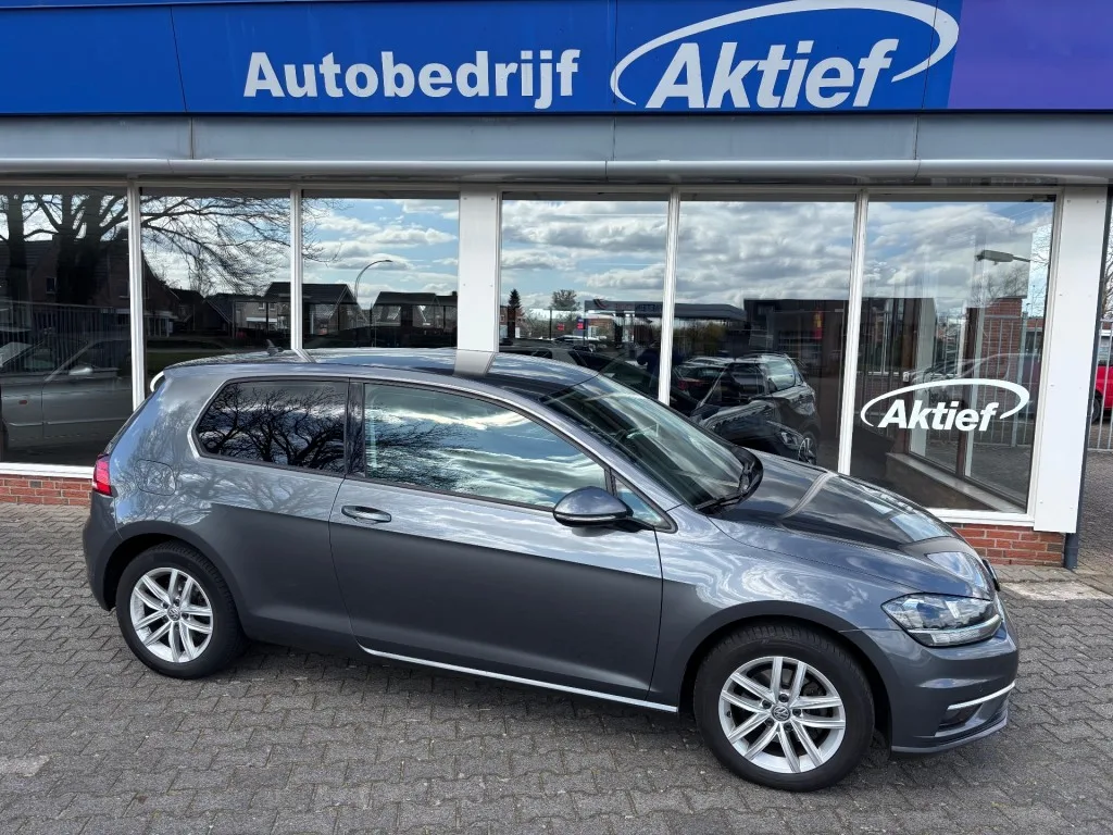 Volkswagen Golf (2018) — foto 1