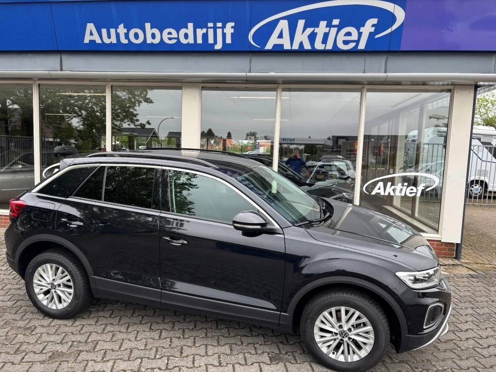 Volkswagen T-Roc (2024) — foto 1