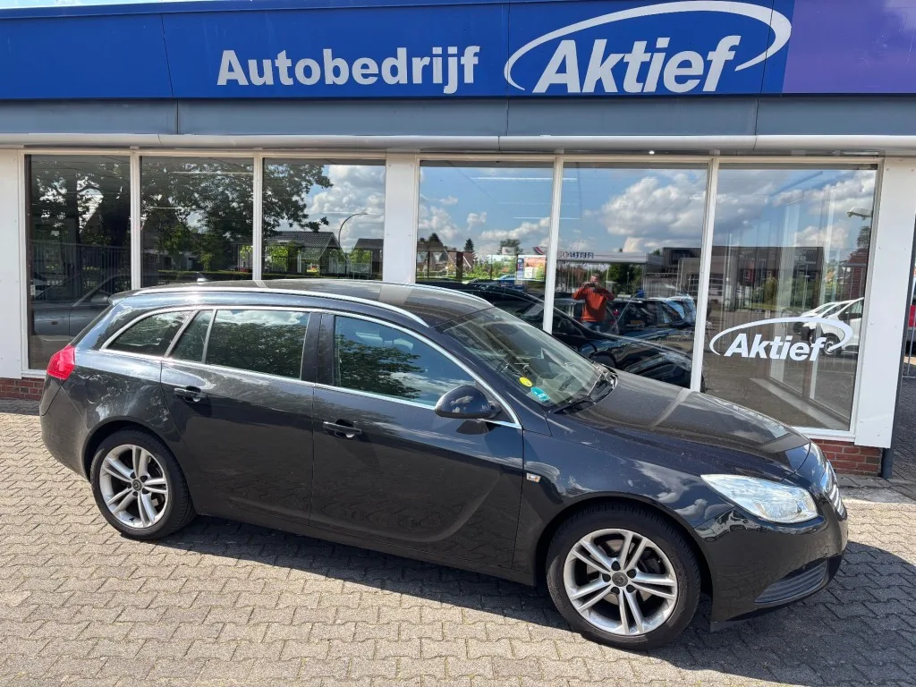 Opel Insignia (2010) — foto 1