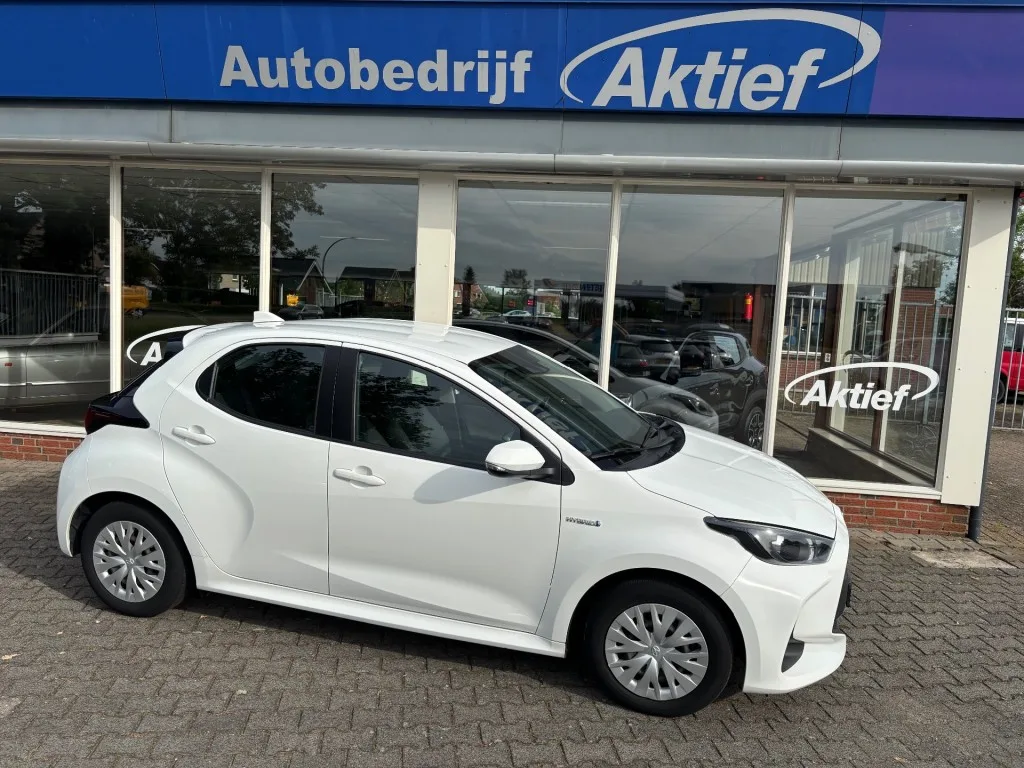 Toyota Yaris (2021) — foto 1
