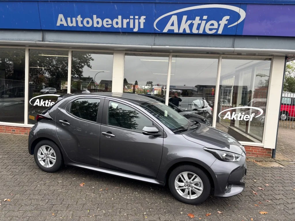 Toyota Yaris (2024) — foto 1
