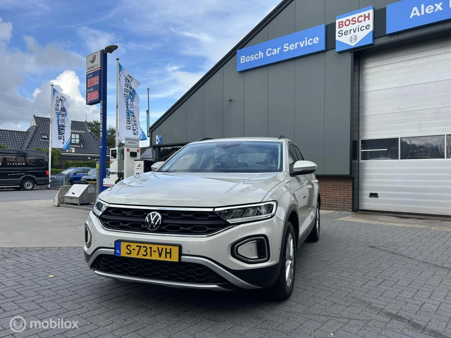 Volkswagen T-Roc (2023) — foto 1