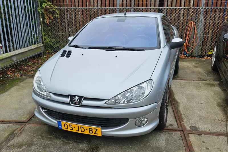 Peugeot 206 (2002)