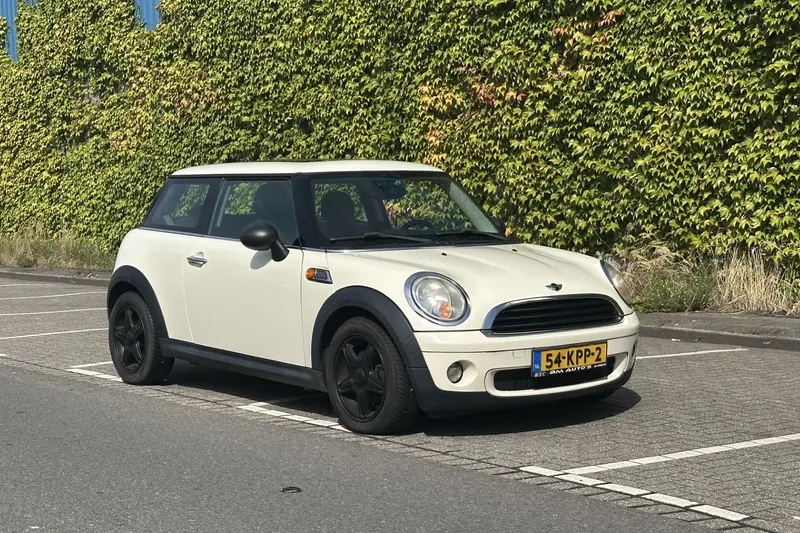 MINI One (2010)