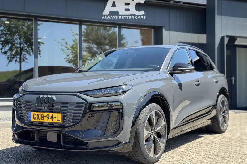 Audi Q6 e-tron (2024)