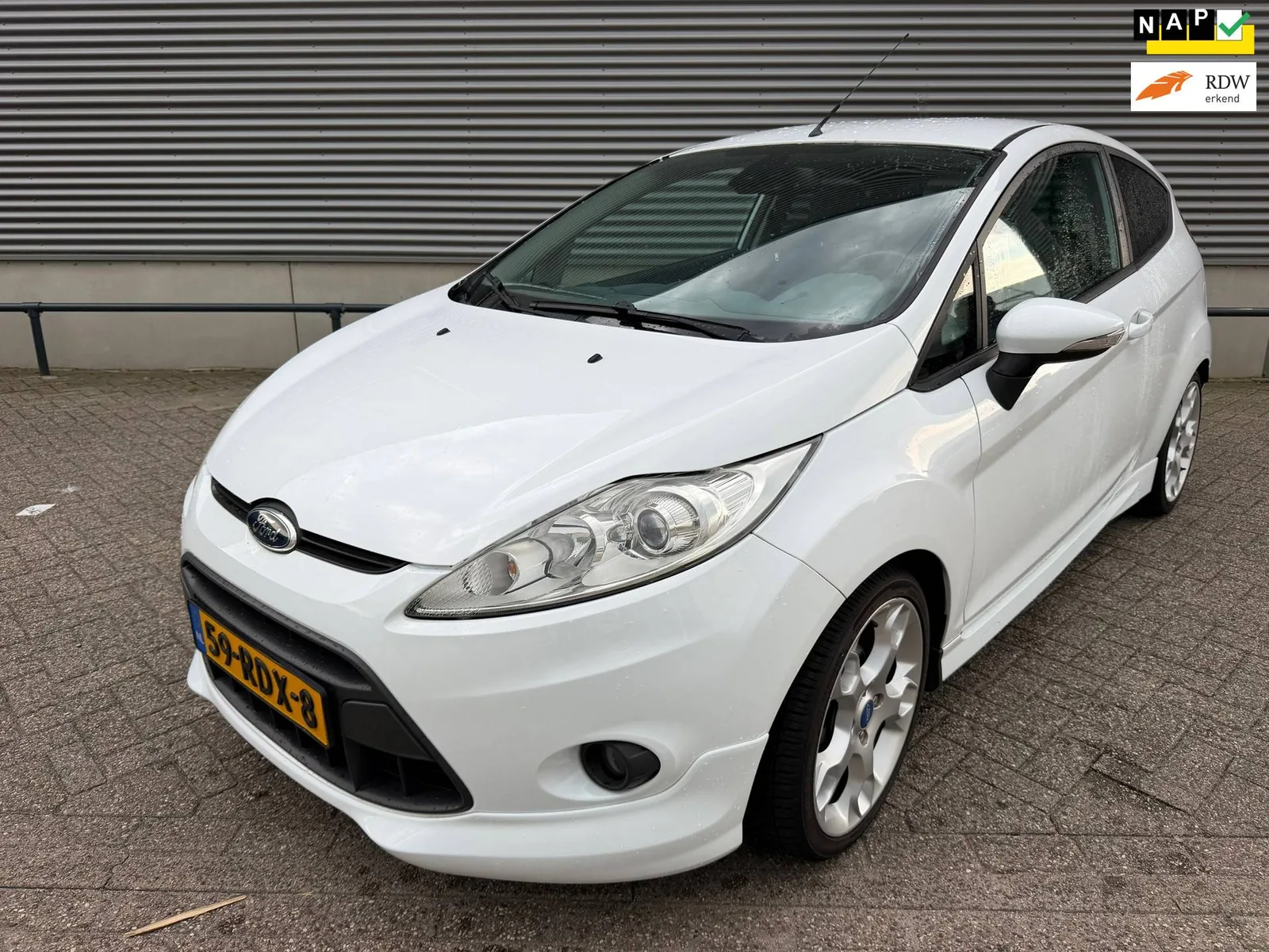 Ford Fiesta (2011) — foto 1
