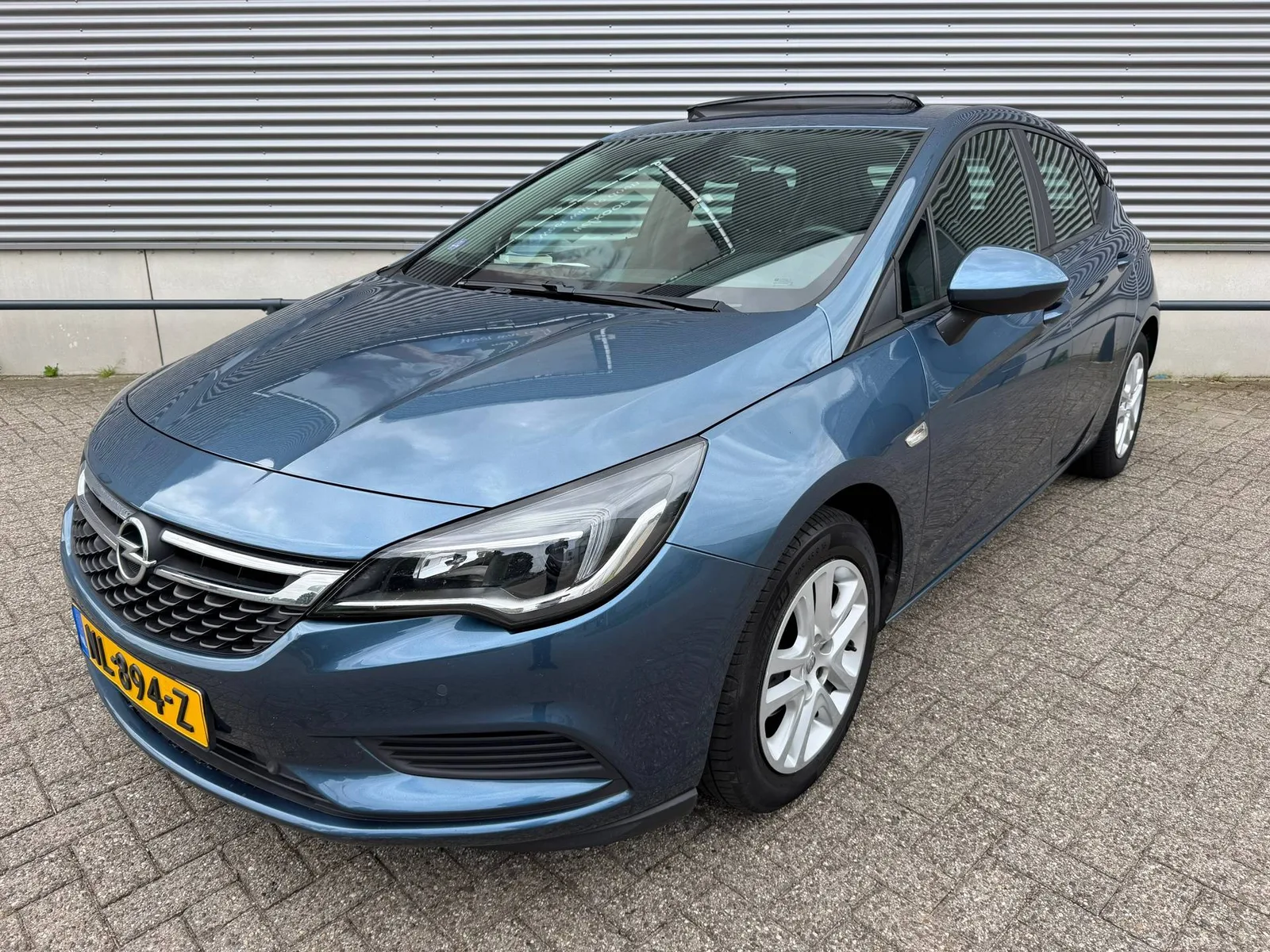 Opel Astra (2017) — foto 1