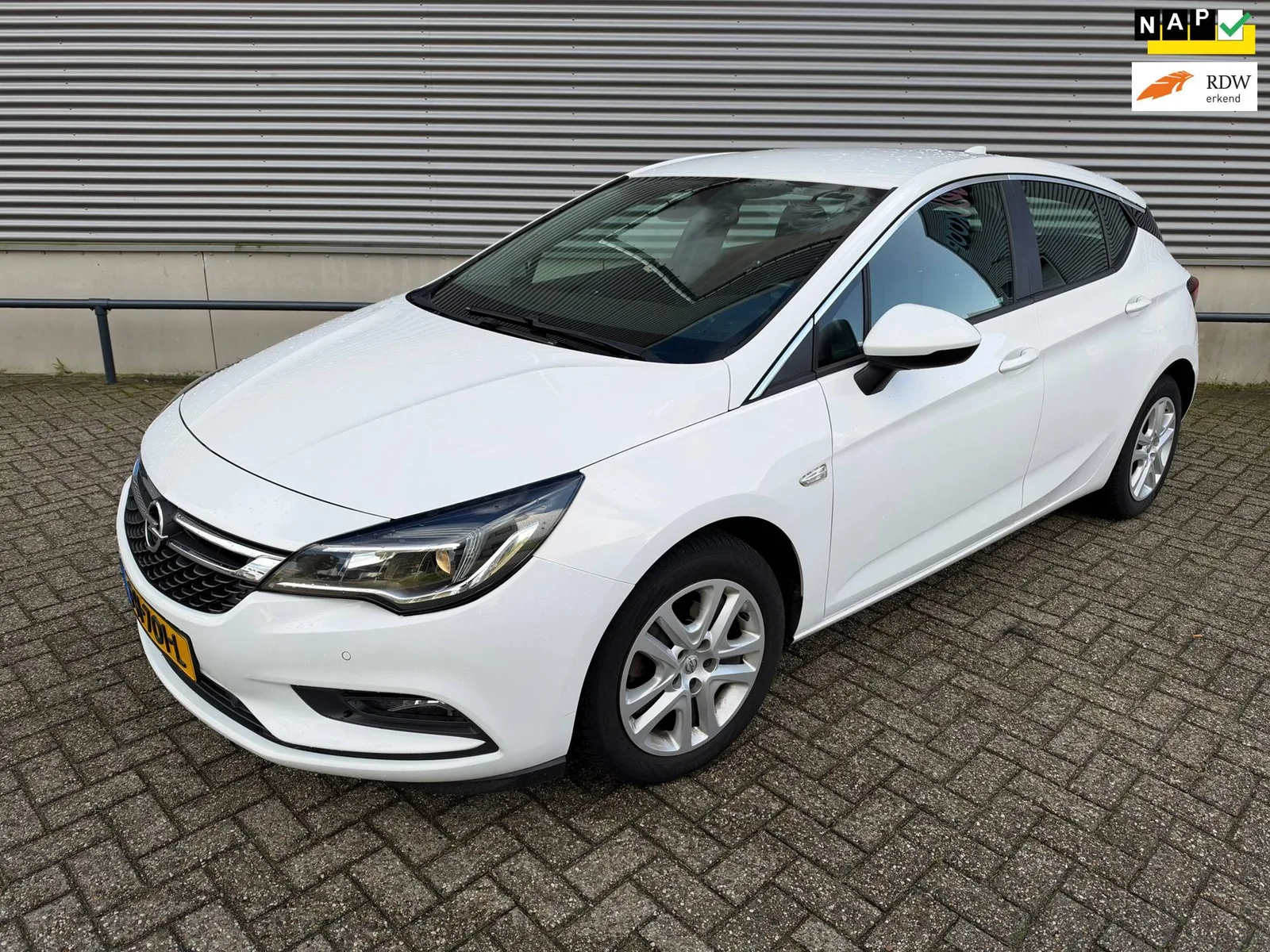 Opel Astra (2017) — foto 1