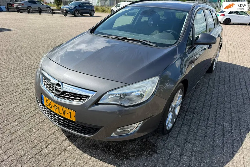 Opel Astra (2011)