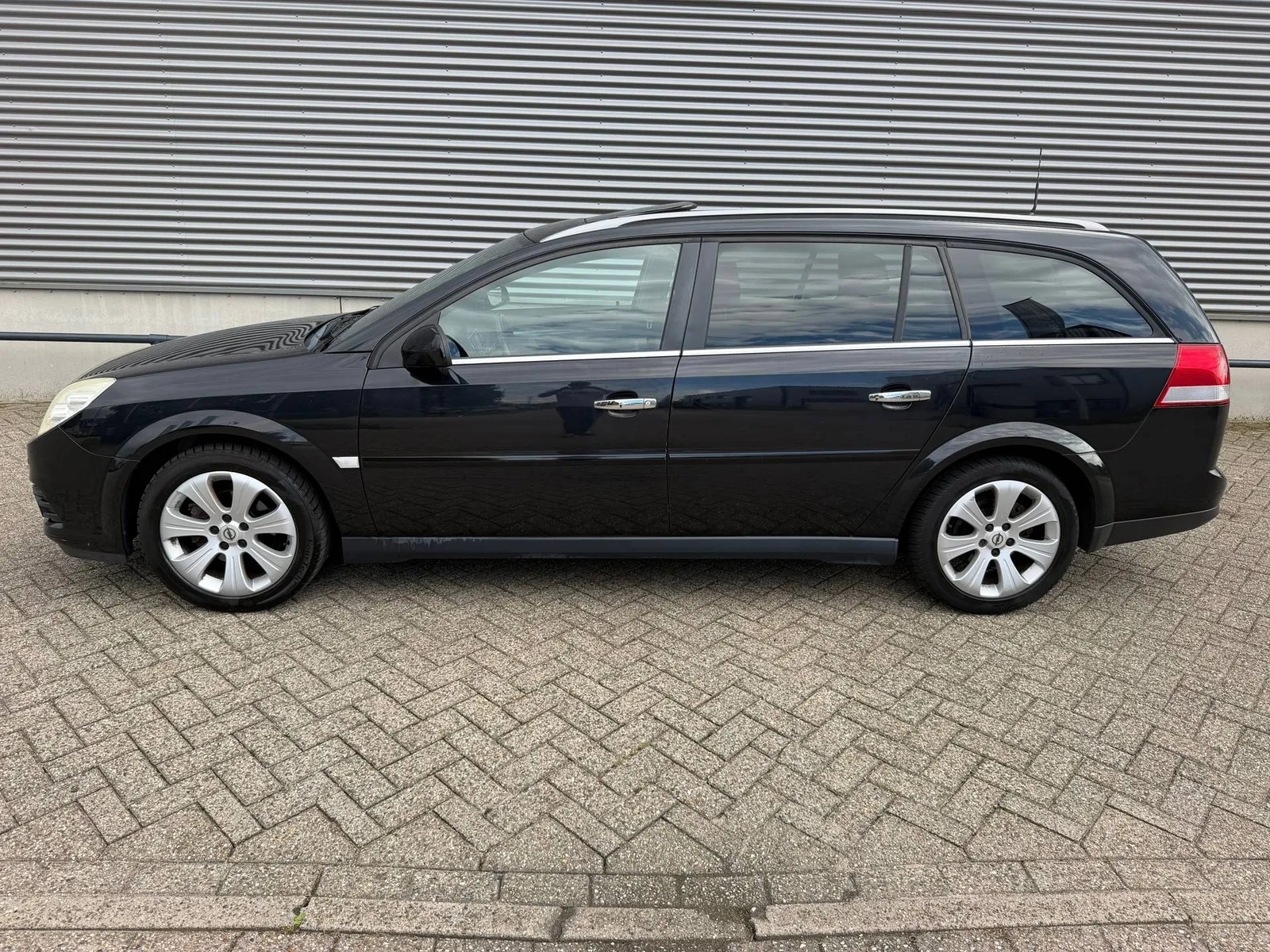 Opel Vectra (2009) — foto 1