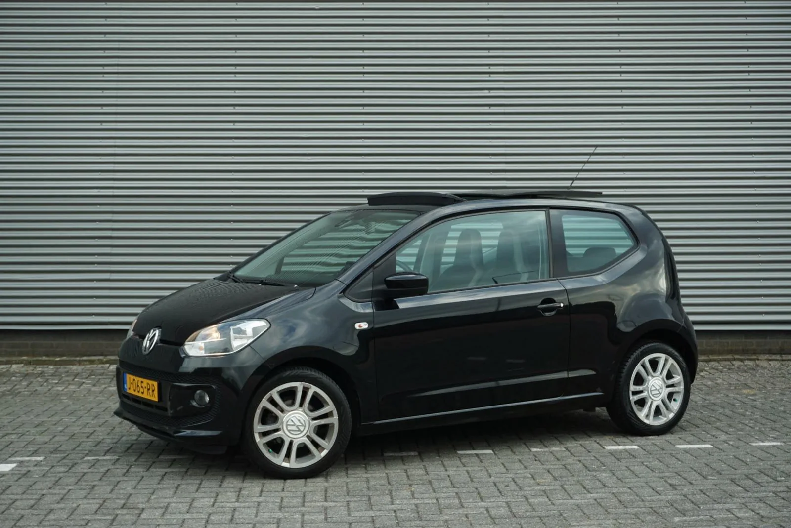 Volkswagen Up! (2012) — foto 1