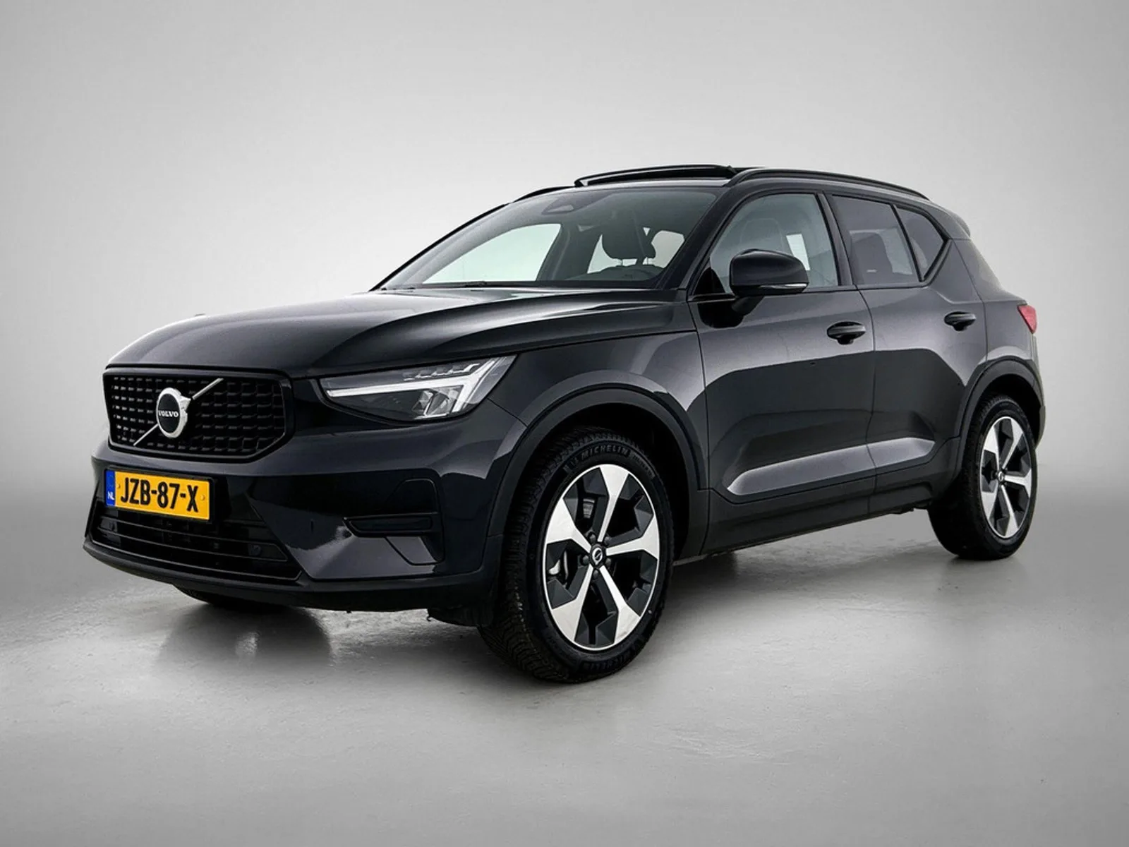 Volvo XC40 (2026) — foto 1