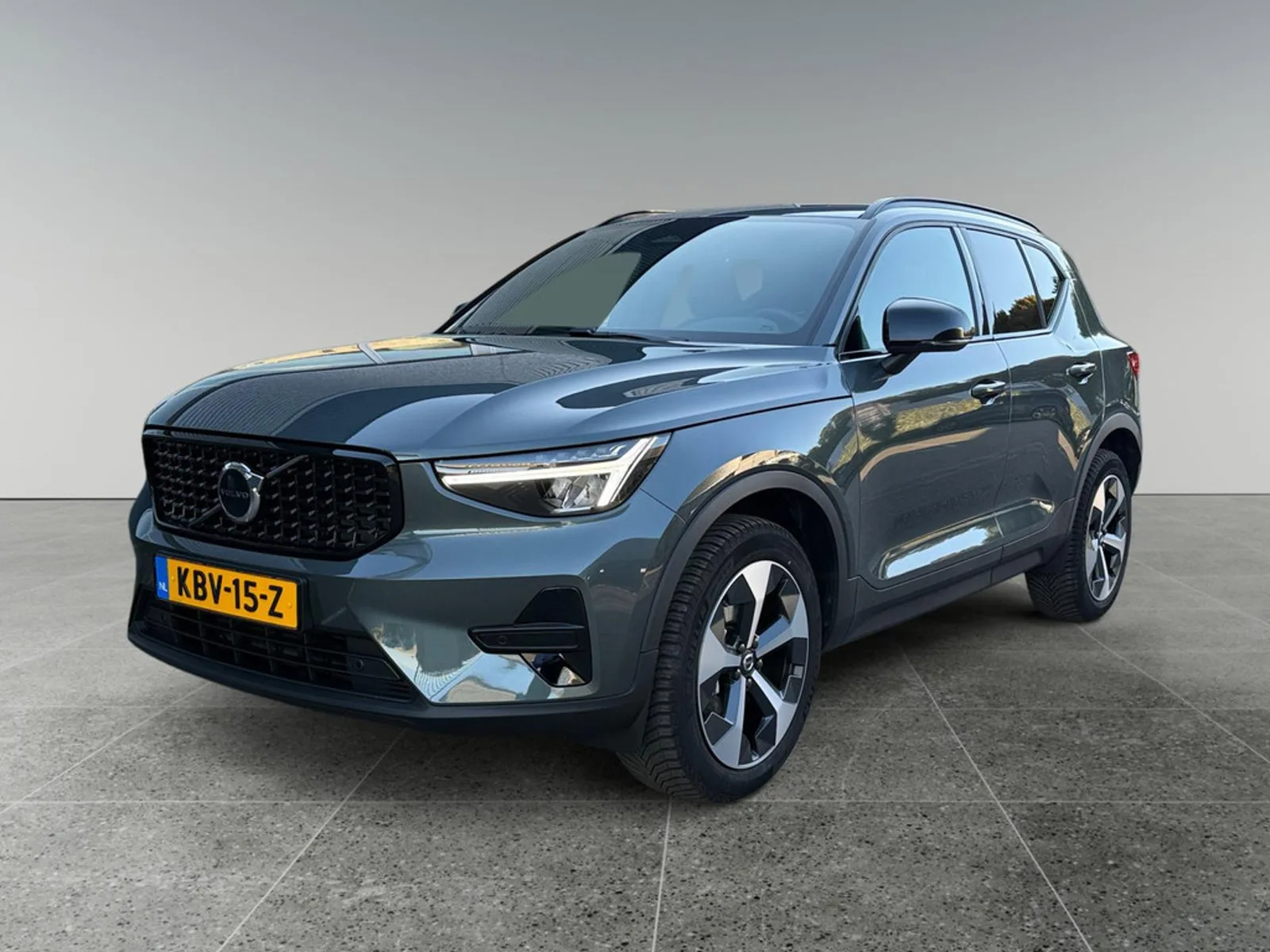 Volvo XC40 (2026) — foto 1