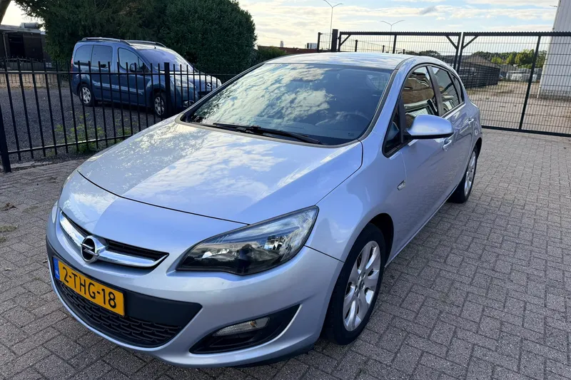 Opel Astra (2014)
