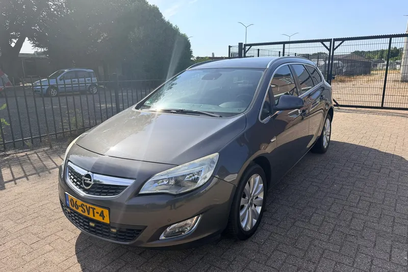 Opel Astra Sports Tourer (2011)