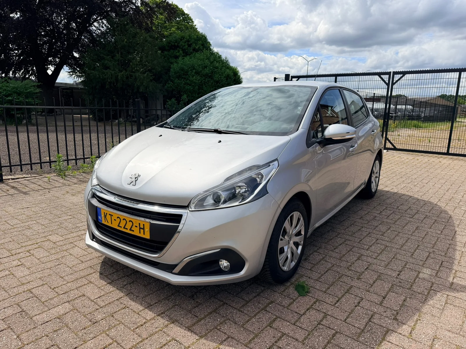 Peugeot 208 (2016) — foto 1