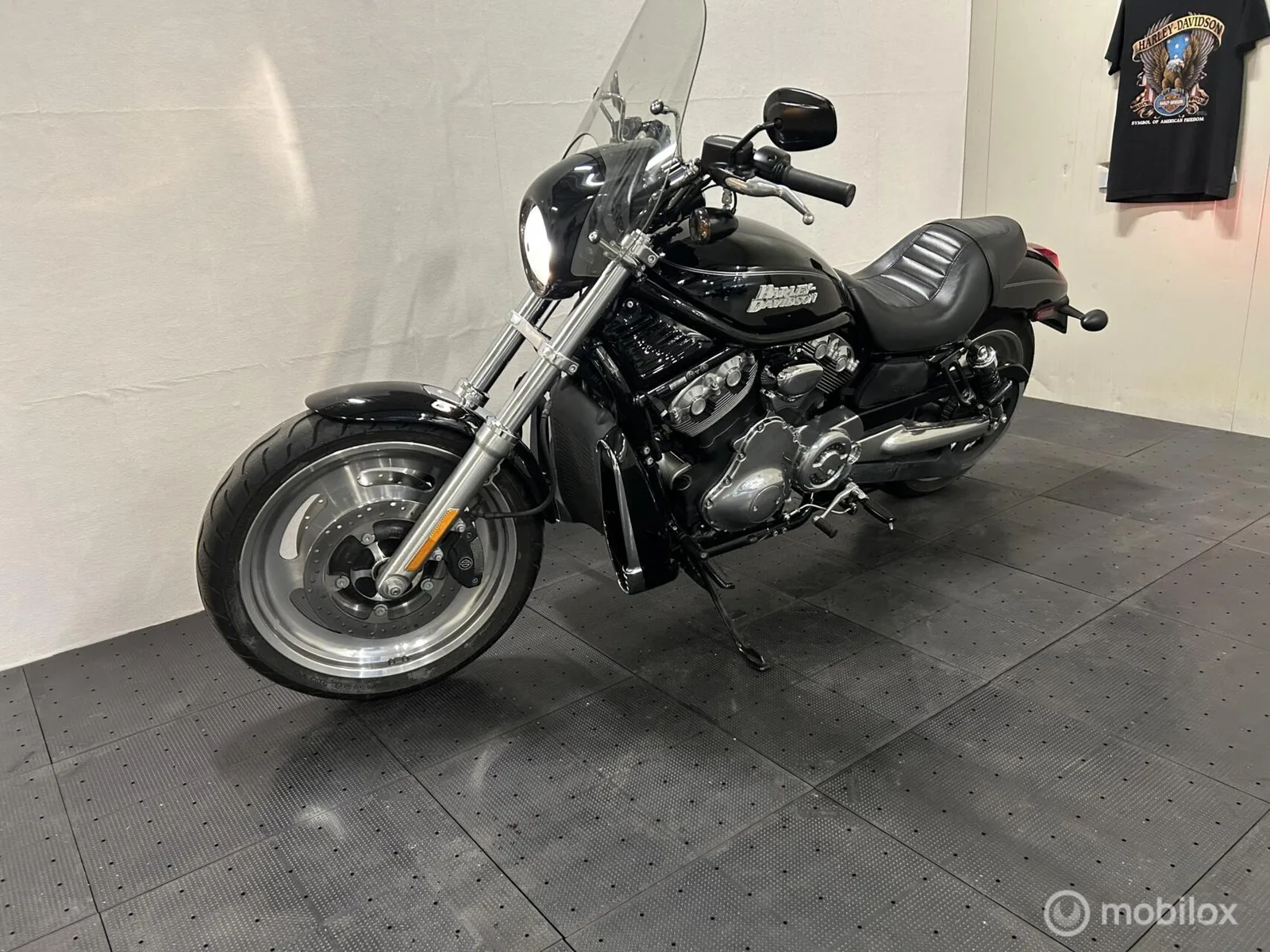 Harley-Davidson V-Rod (2006) — foto 1