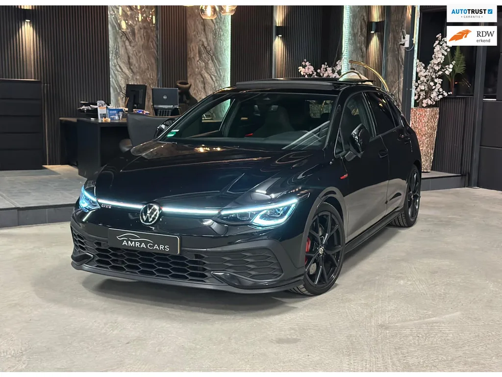 Volkswagen Golf (2021) — foto 1
