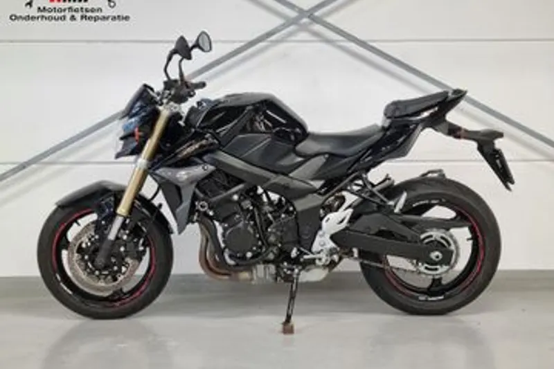 Suzuki GSR750 (2014)
