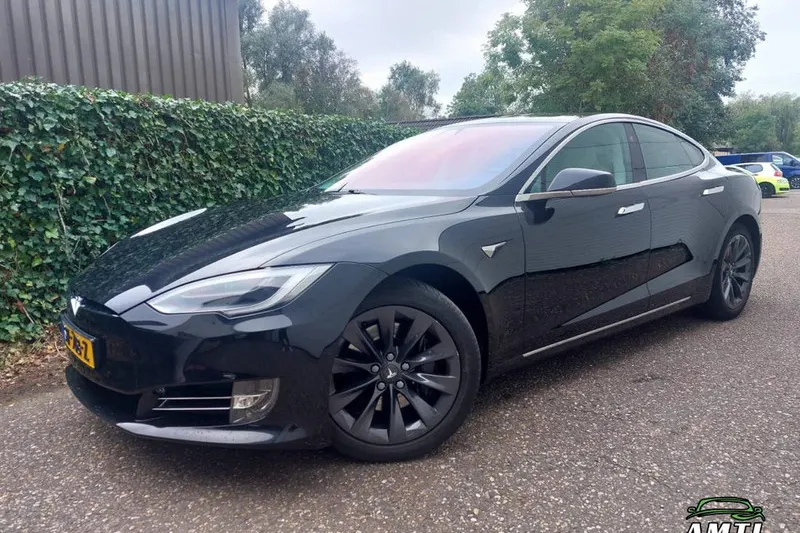 Tesla Model S (2018)