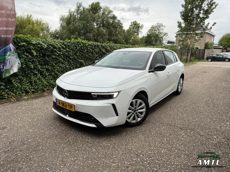 Opel Astra (2022) — foto 1