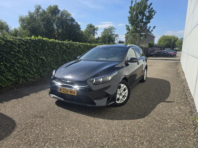 Kia Ceed Sportswagon (2022) — foto 1