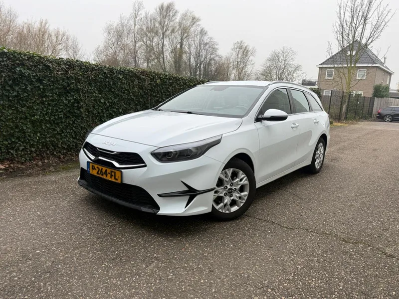 Kia Ceed Sportswagon (2022) — foto 1