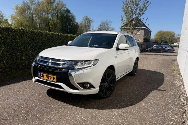 Mitsubishi Outlander (2015)