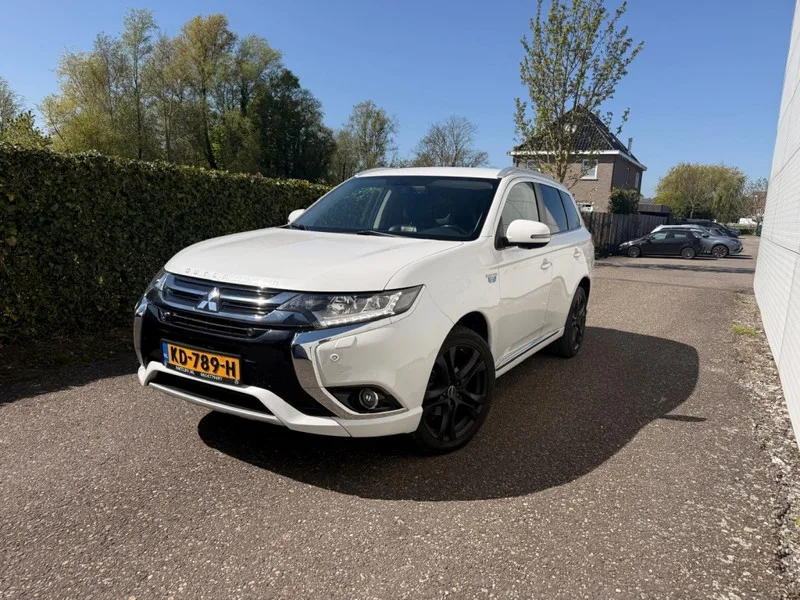 Mitsubishi Outlander (2015) — foto 1