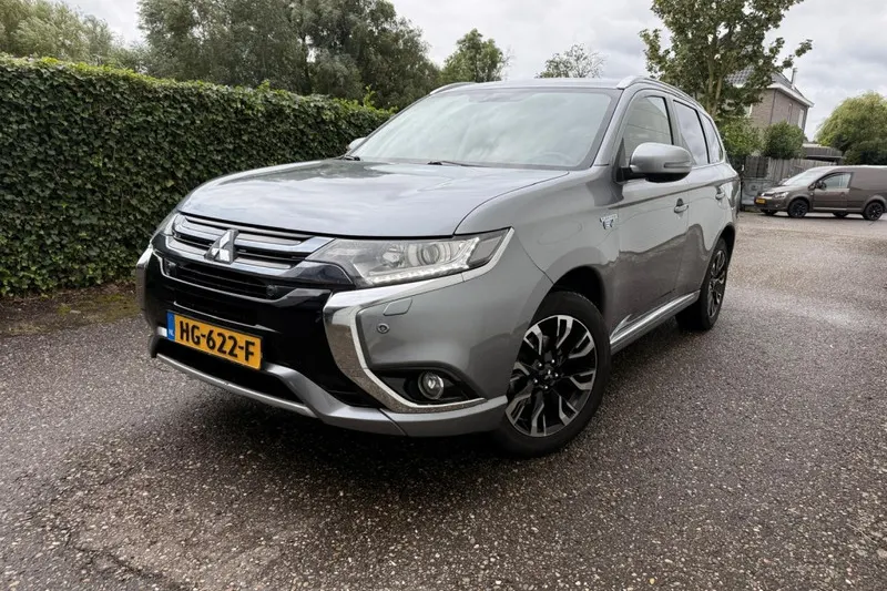 Mitsubishi Outlander (2015)