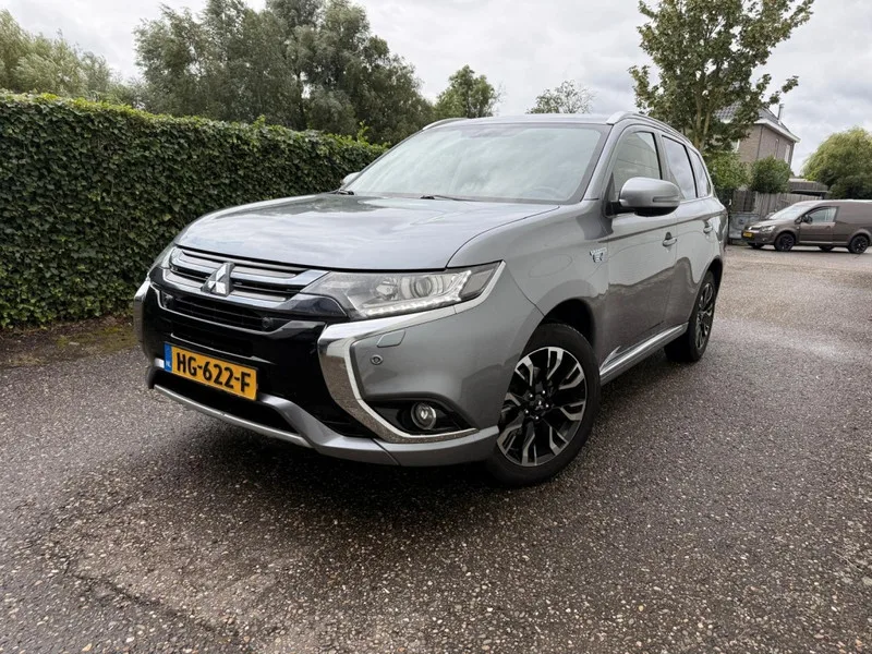 Mitsubishi Outlander (2015) — foto 1