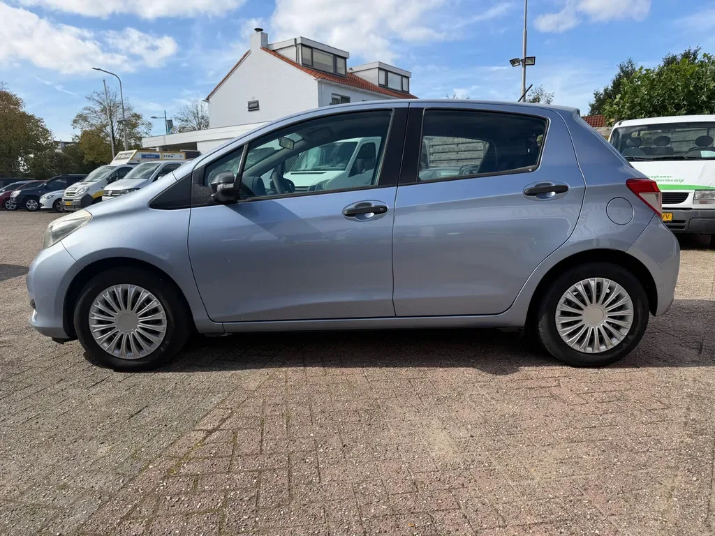Toyota Yaris (2012) — foto 1