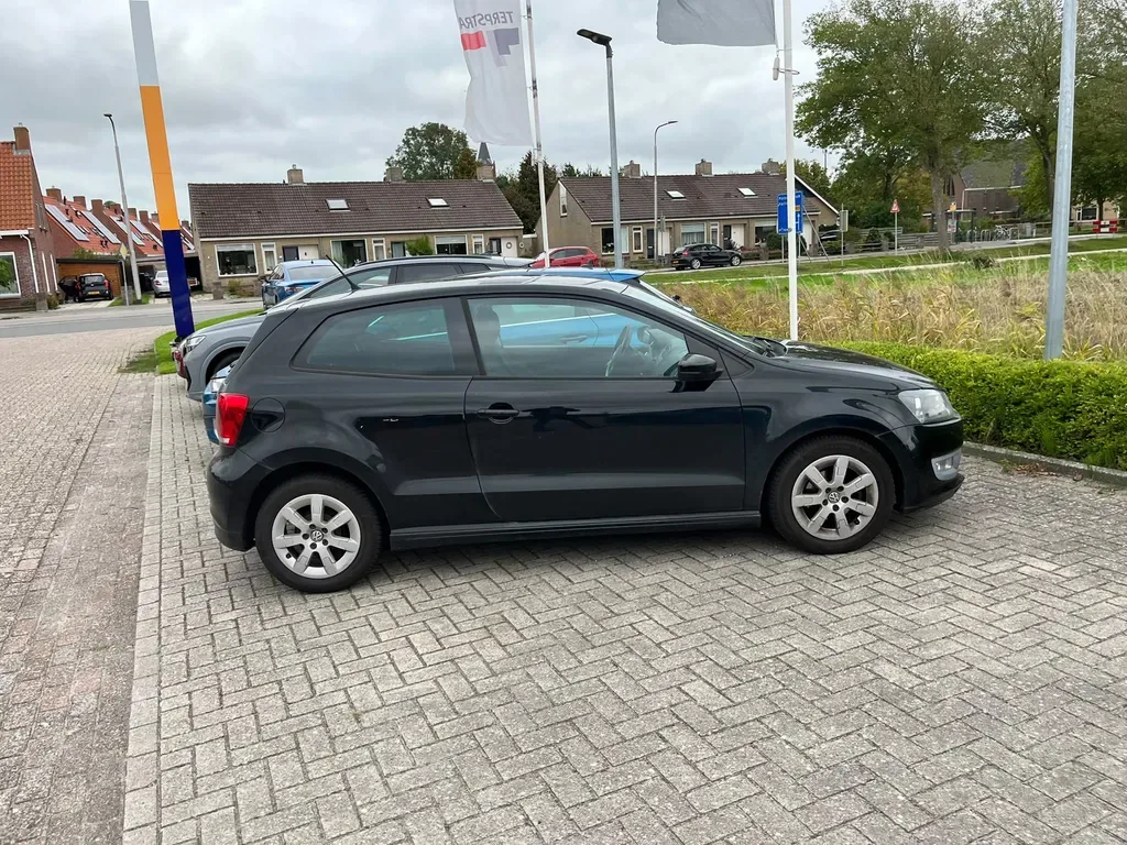 Volkswagen Polo (2010) — foto 1
