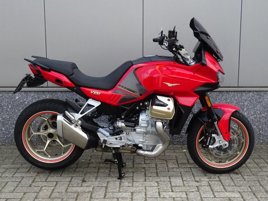 Moto Guzzi V100 Mandello (2023) — foto 1