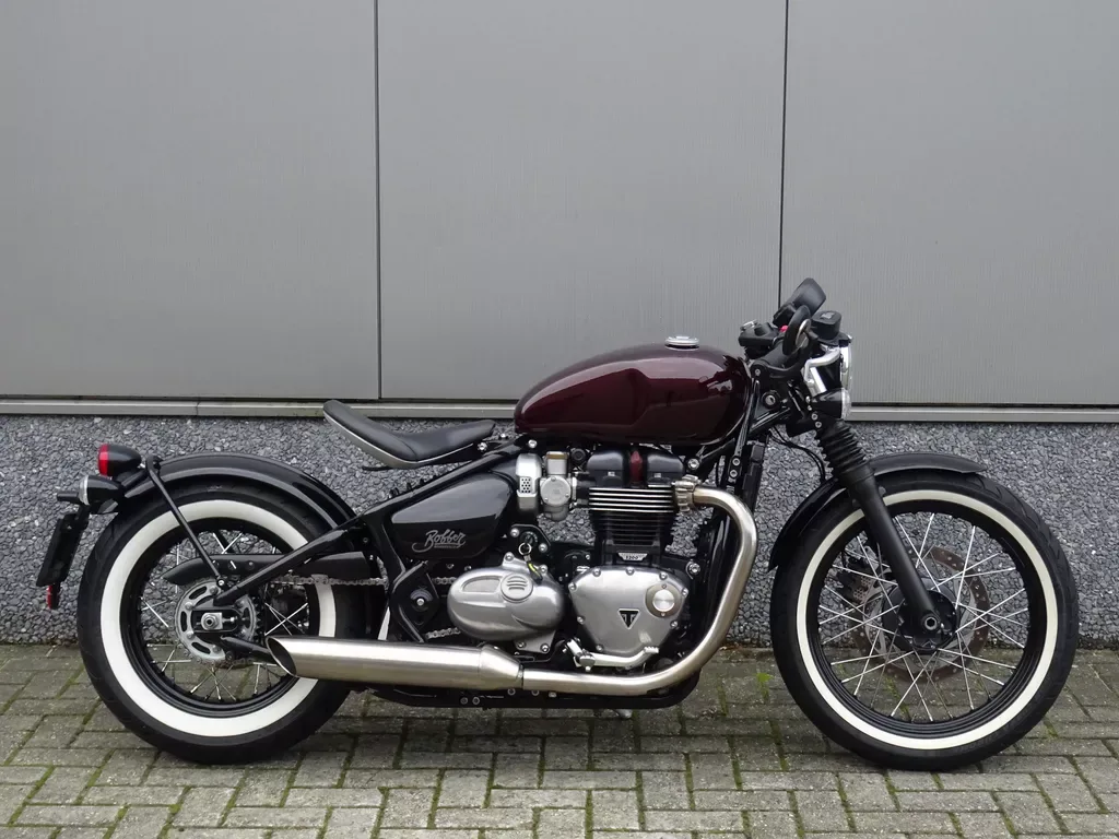 Triumph Bonneville Bobber (2018) — foto 1