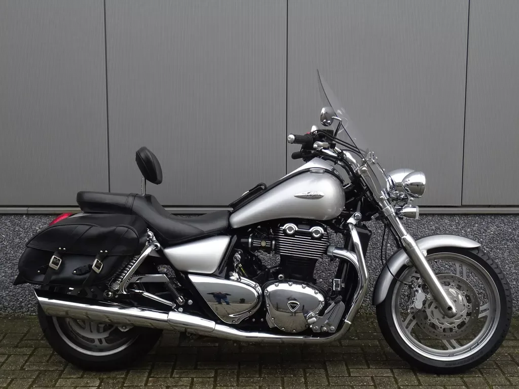 Triumph Thunderbird 1600 (2009) — foto 1