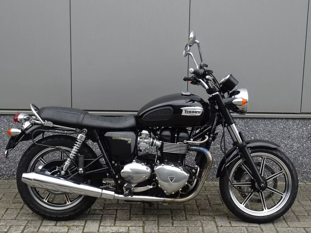 Triumph Bonneville SE (2009) — foto 1