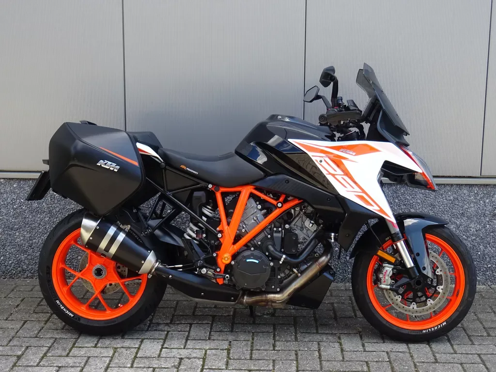 KTM 1290 Super Duke GT (2021) — foto 1